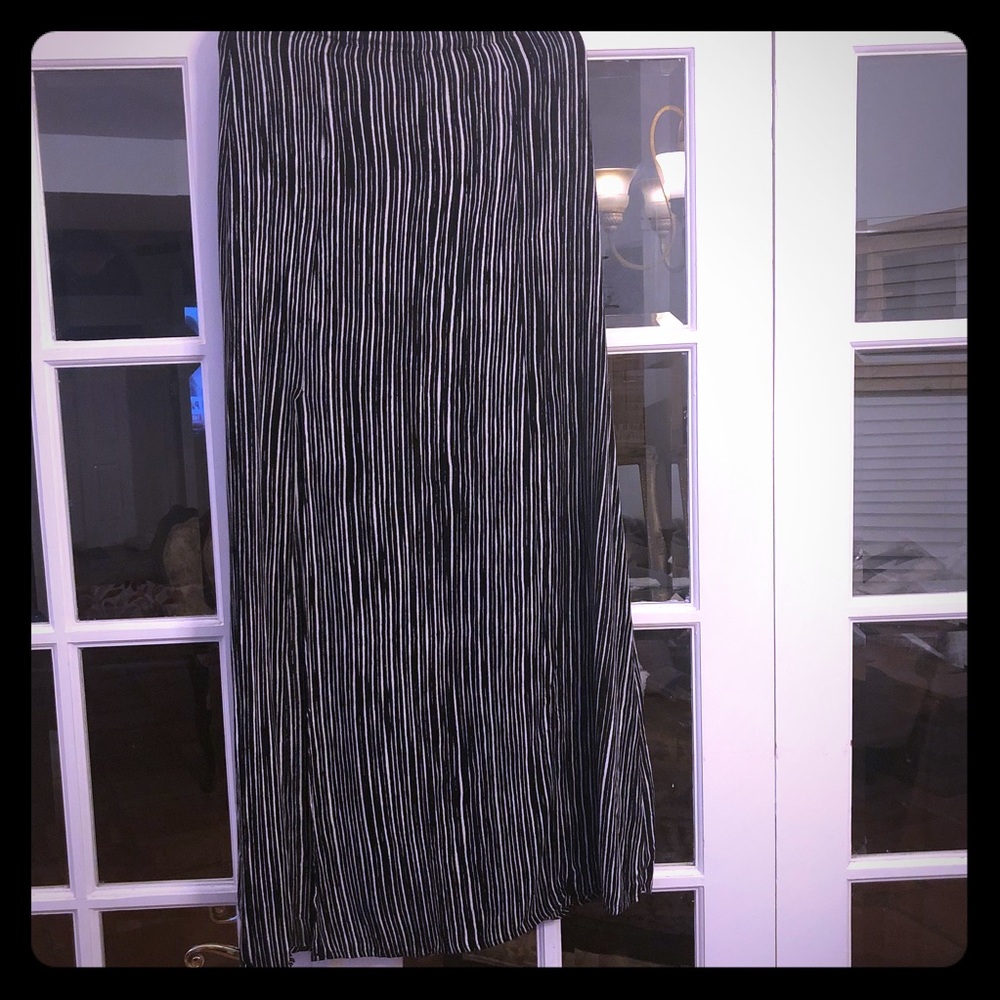 LuLus black and white long skirt size S